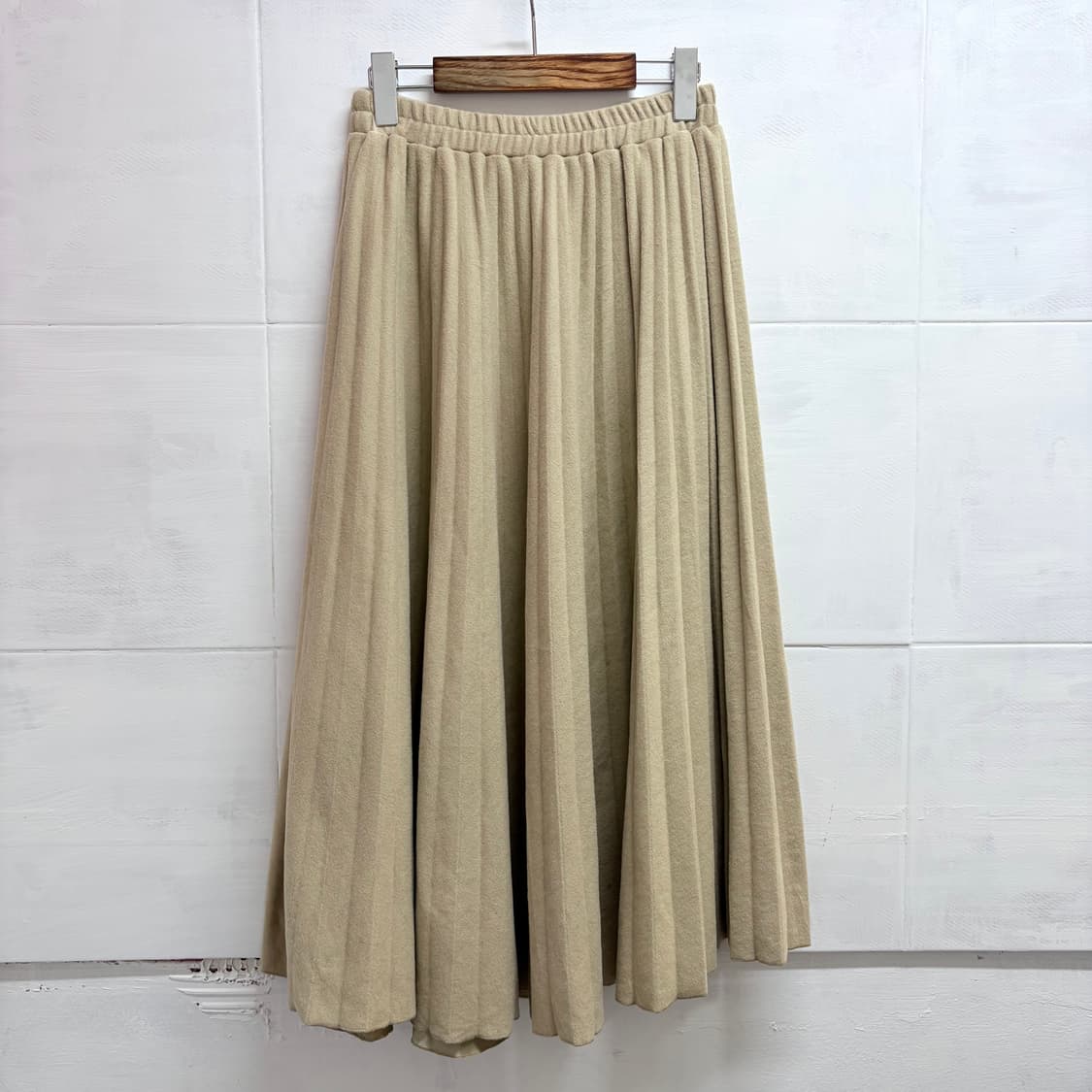 베이지 기모 주름 플리츠 언발 롱 스커트  상품이미지1