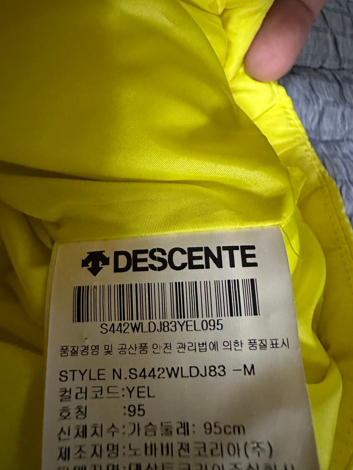 데상트 노란색 패딩 조끼 상품이미지4