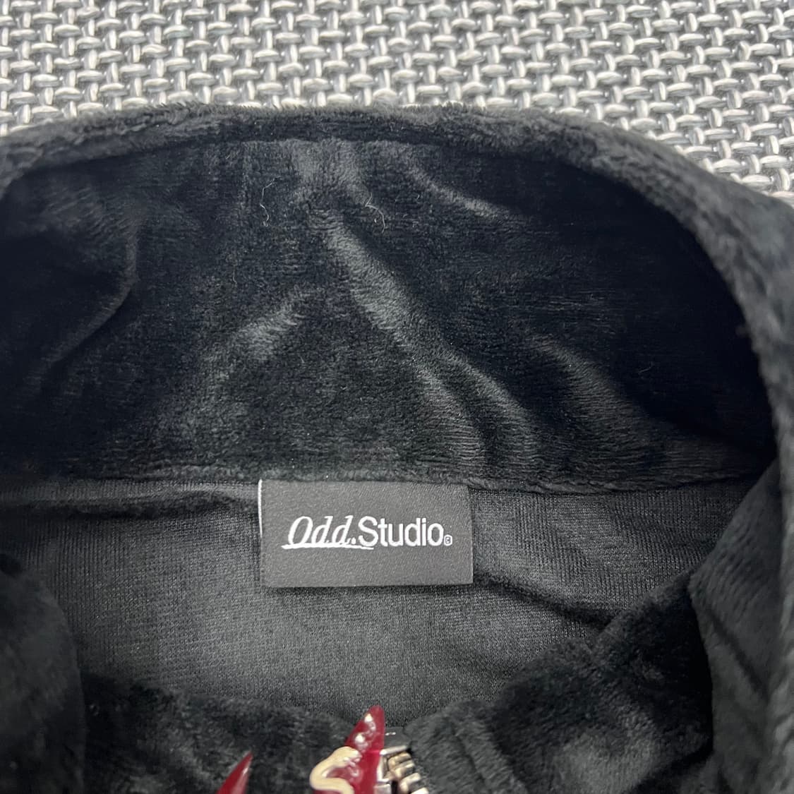 오드스튜디오 벨벳 집업 상품이미지2