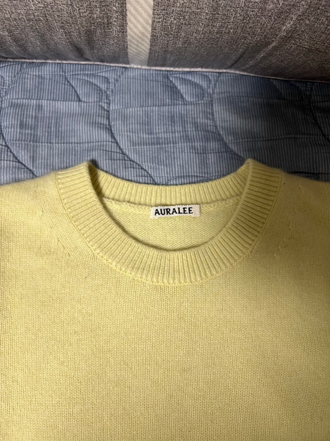 오라리 캐시미어 니트 라이트 옐로우 상품이미지3