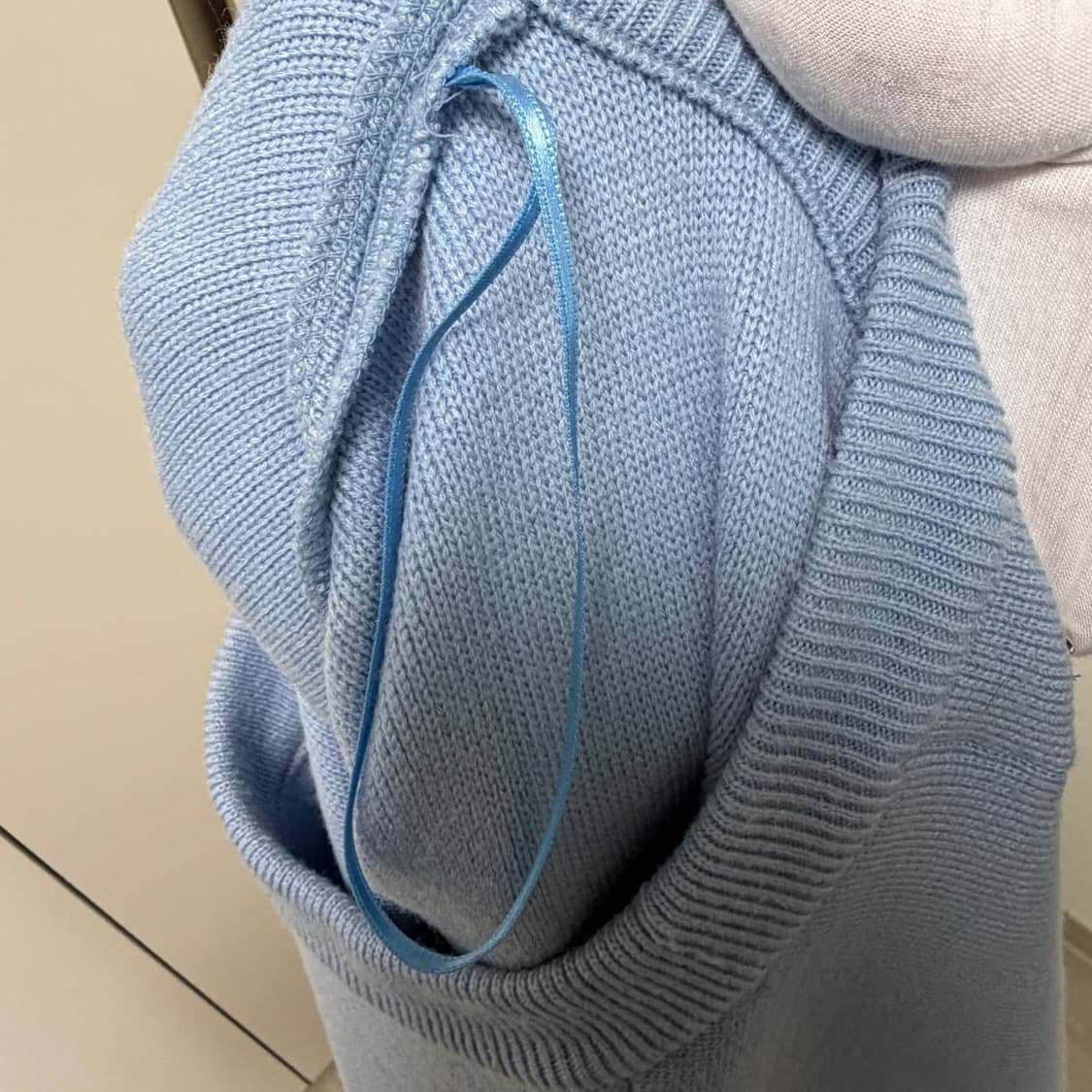 [정품/풀구성] 우영미 백로고 자수 크루넥 니트 23FW 상품이미지5