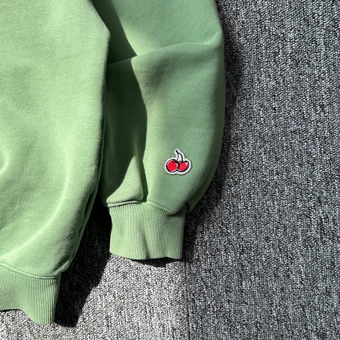 키르시 빅 체리 그린 맨투맨 상품이미지4