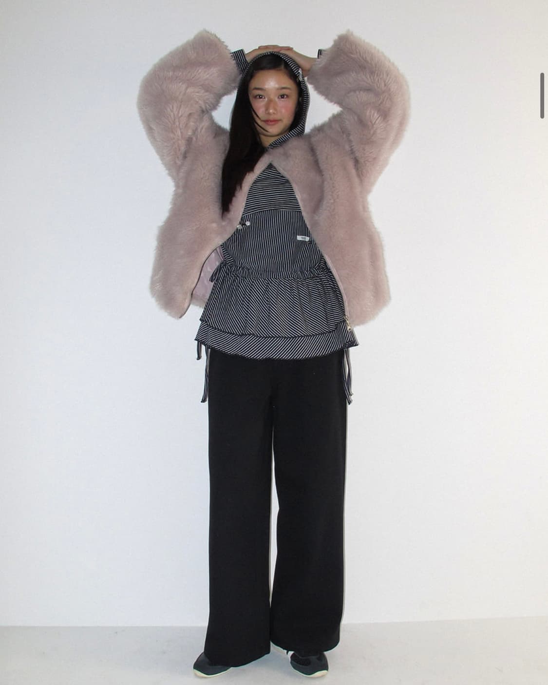 론론 퍼자켓 INNER POINTED FLUFFY FUR JACKET 상품이미지6