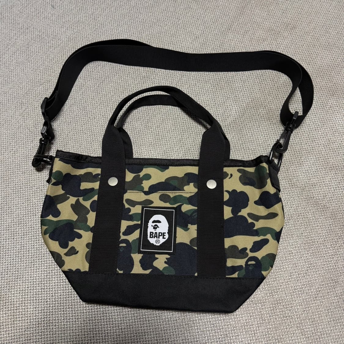 베이프 카모플라쥬 숄더 토트백 상품이미지1