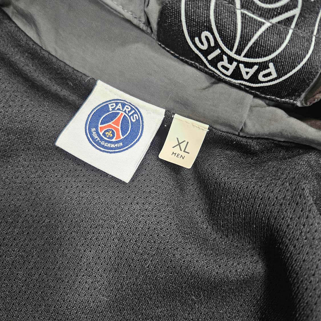 파리생제르망 시그니쳐 가슴 패치 후드 바람막이 XL size 상품이미지5