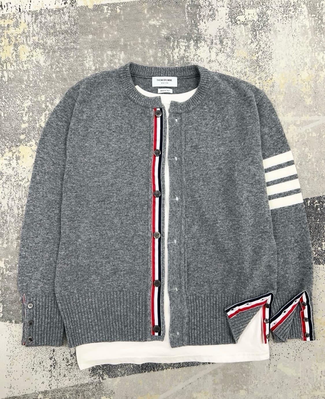 톰브라운 가디건 판매합니다 상품이미지1
