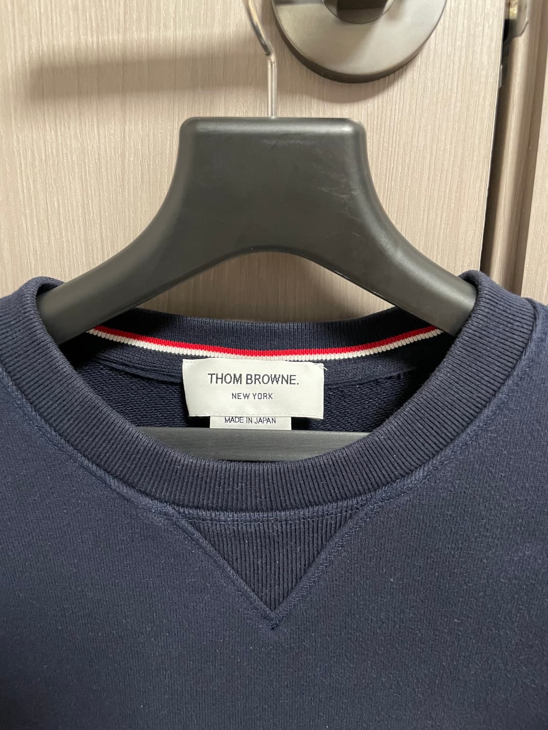 톰브라운 네이비 사선 맨투맨 4사이즈 상품이미지3