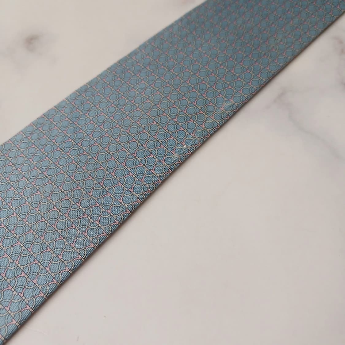 살바토레 페라가모 실크 블루 패턴 넥타이 8cm B등급 E725
 상품이미지8