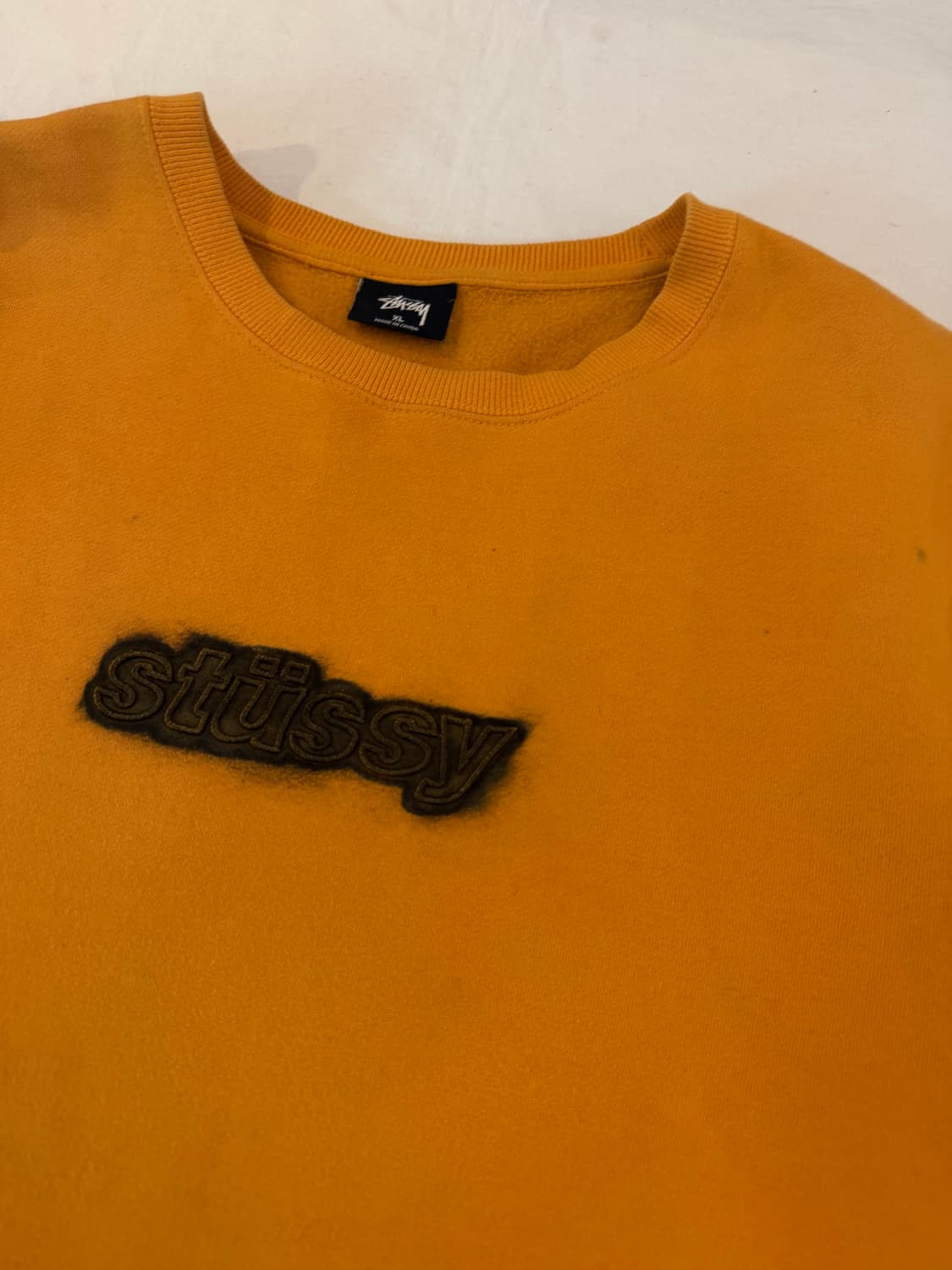 스투시 3D 스탁로고 자수 맨투맨 스웻셔츠 오렌지 상품이미지2