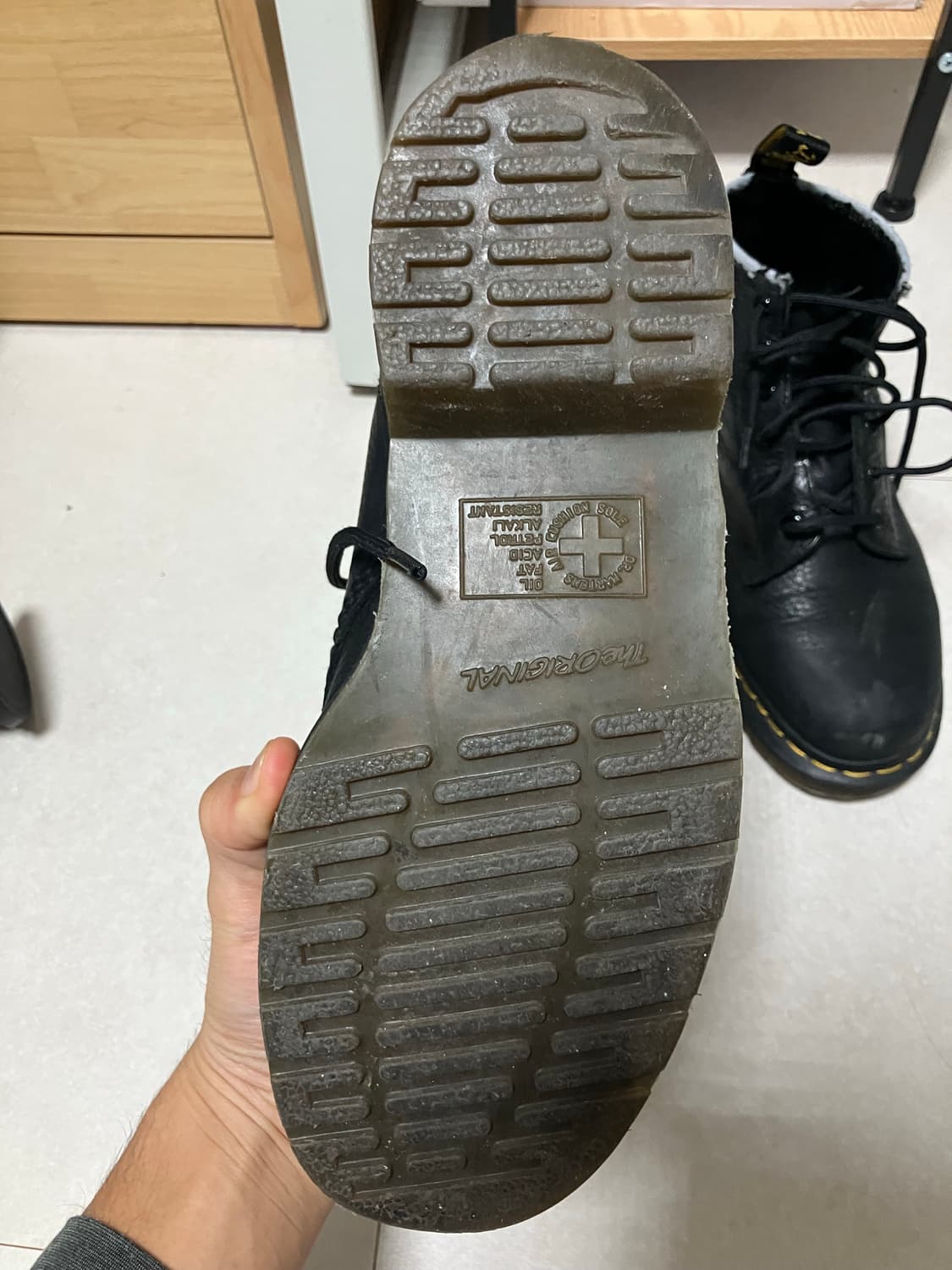 닥터마틴 101 6홀 부츠 워커 260 us8 상품이미지6