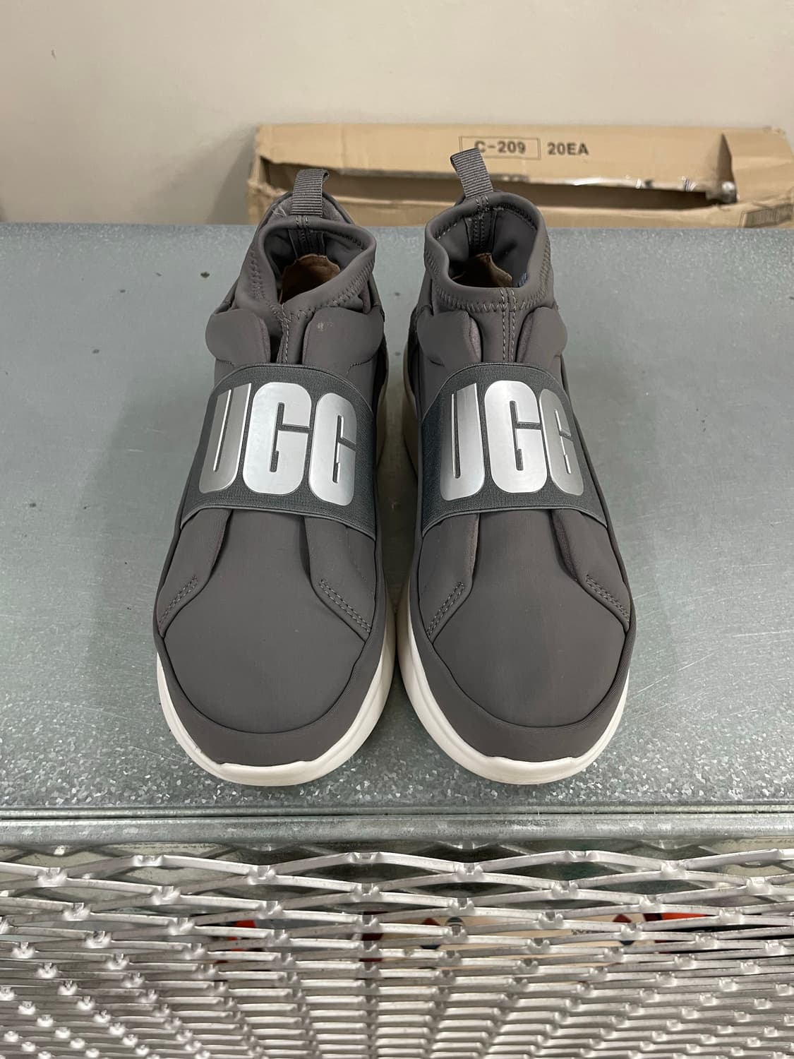 어그 뉴트라 스니커즈 그레이 230 상품이미지5