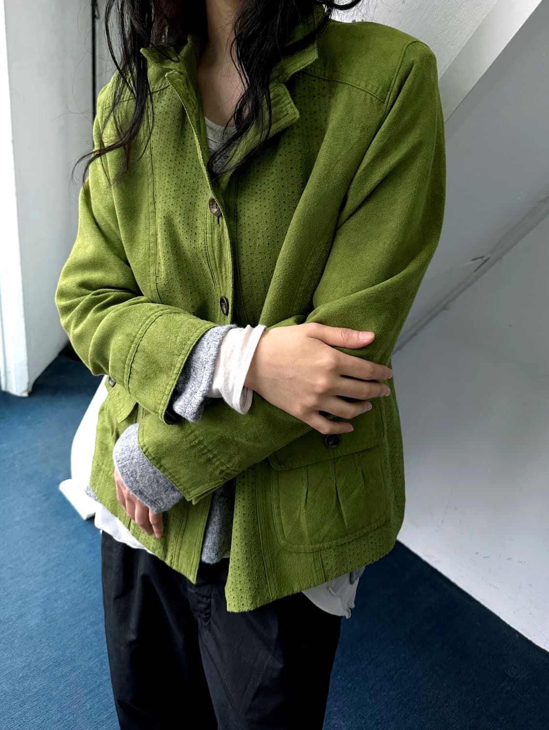 Vegan suede over shoulder blouson 상품이미지10