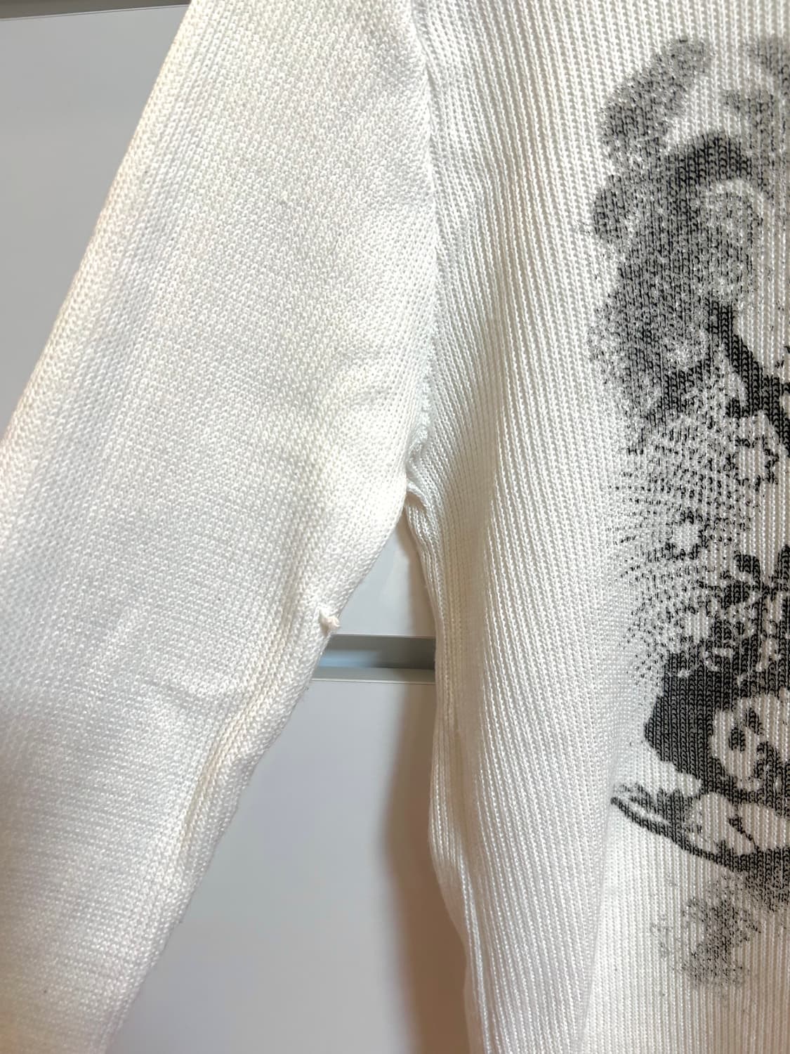 화이트 프린팅 롱슬리브 상품이미지2