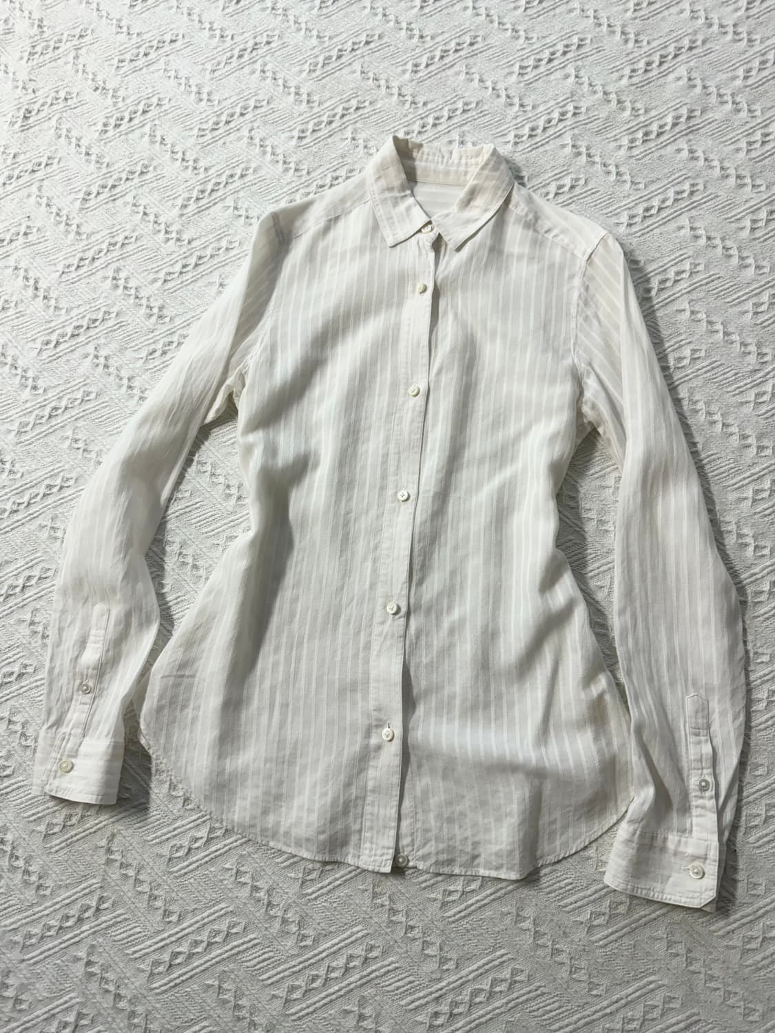 음각 스트라이프 패턴 셔츠 상품이미지5