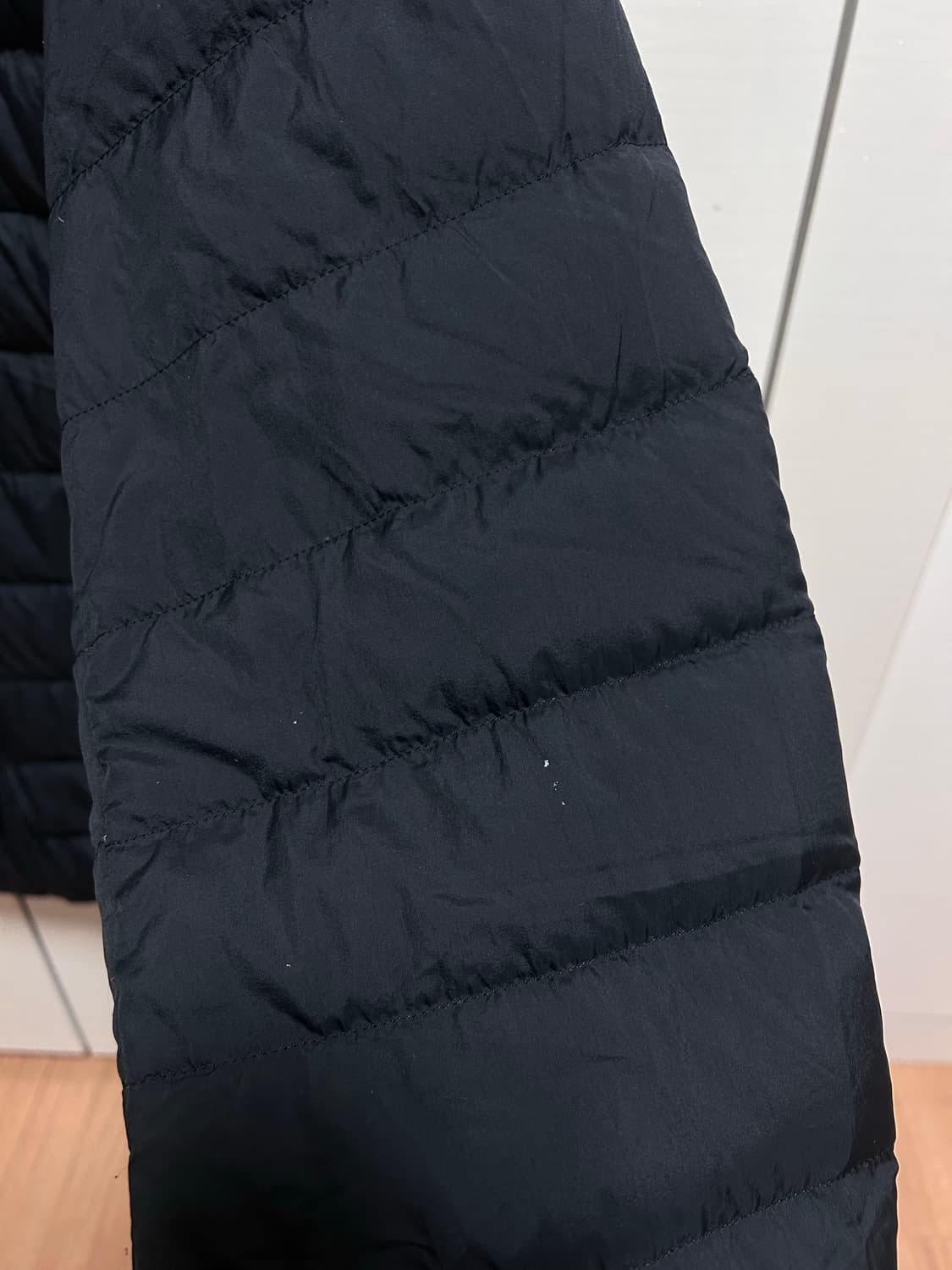 유니클로 남성 경량 패딩 블랙 L 상품이미지5