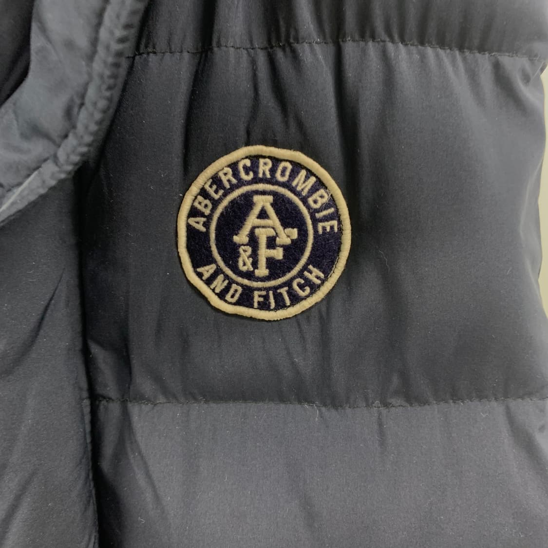 아베크롬비 자수로고 네이비 조끼패딩  상품이미지4