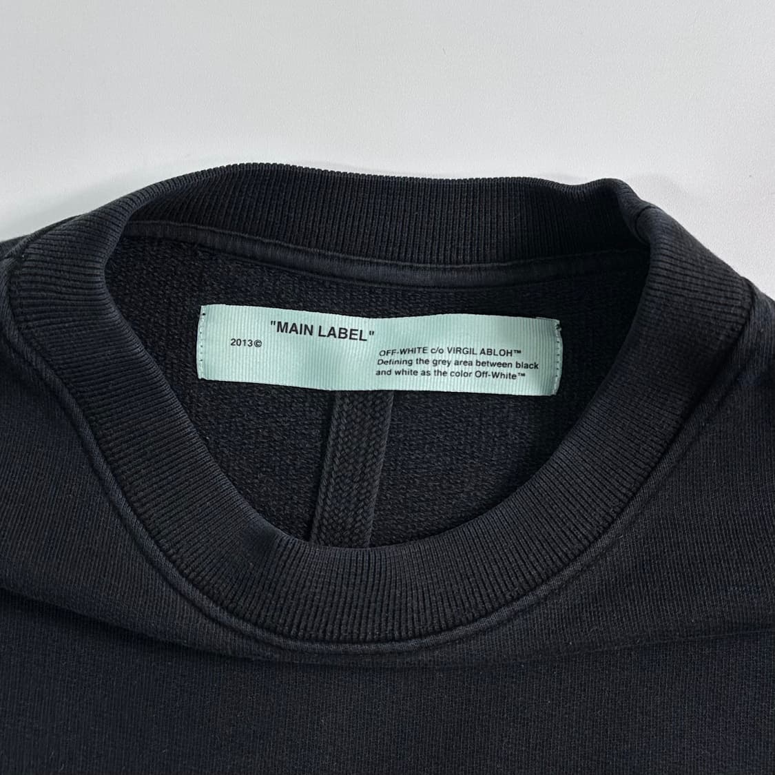 오프화이트 멀티 유화 에로우 맨투맨 상품이미지8