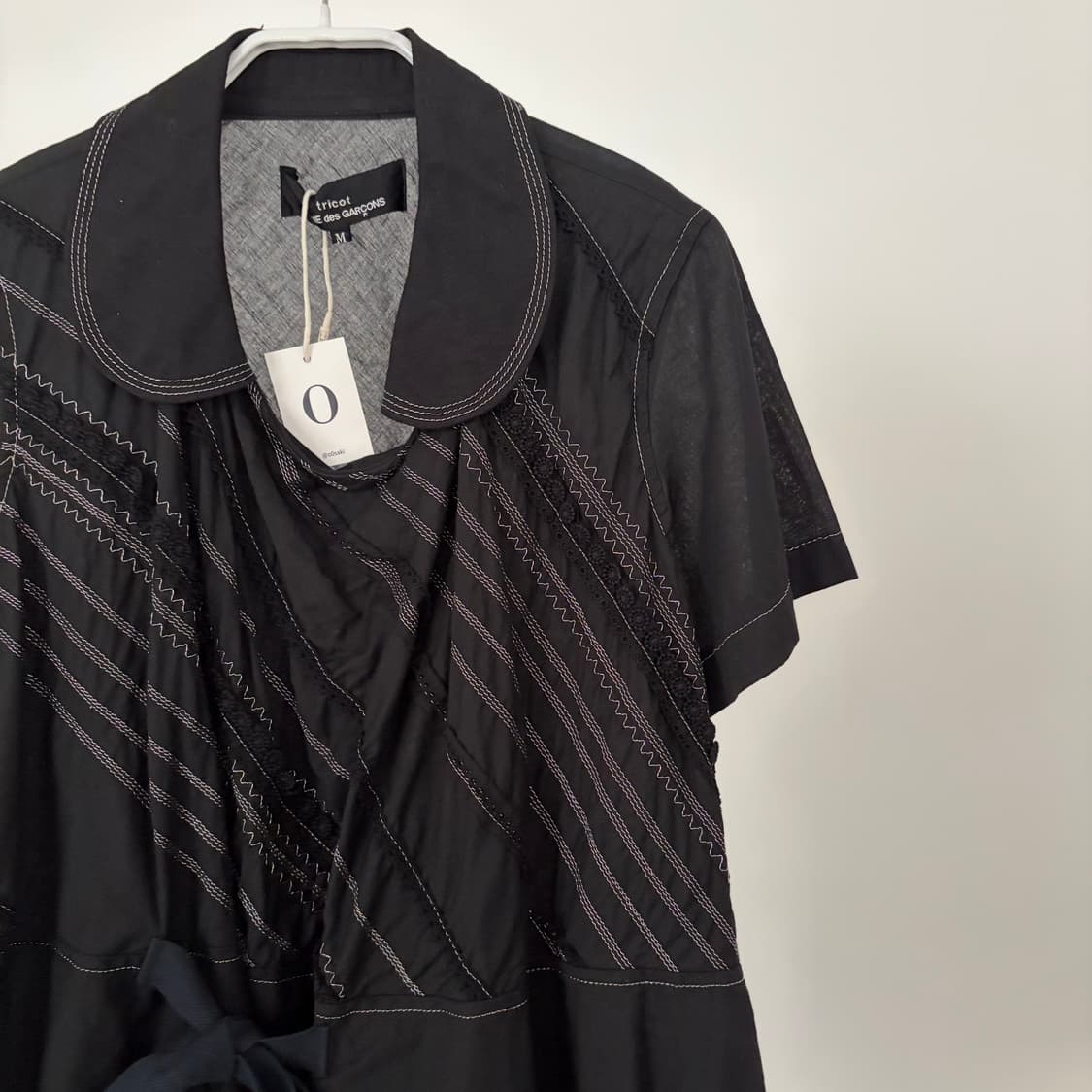 Diagonal Glitter Embroidered Blouse 상품이미지4