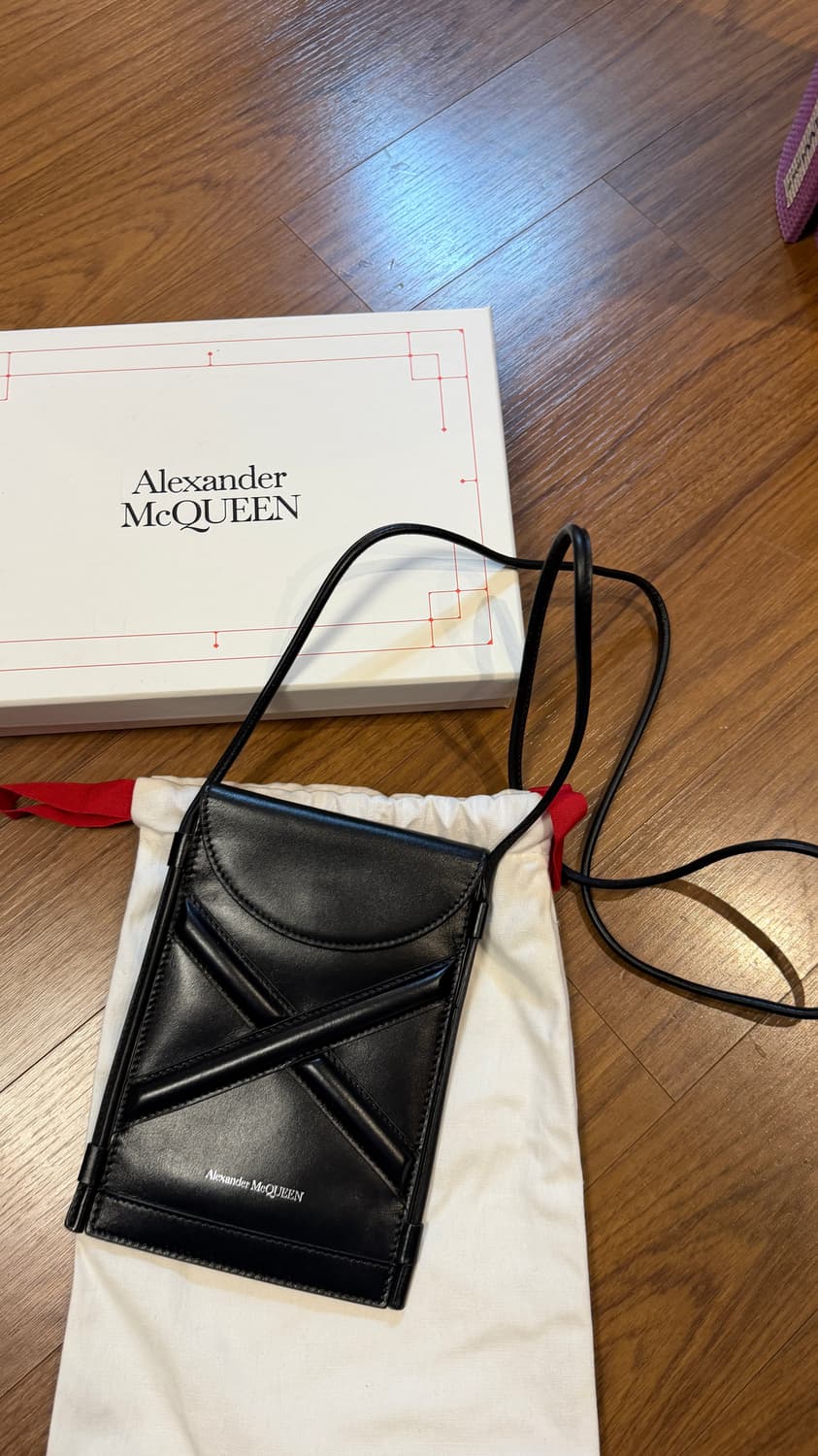 알렉산더 맥퀸 폰 홀더 파우치 상품이미지3