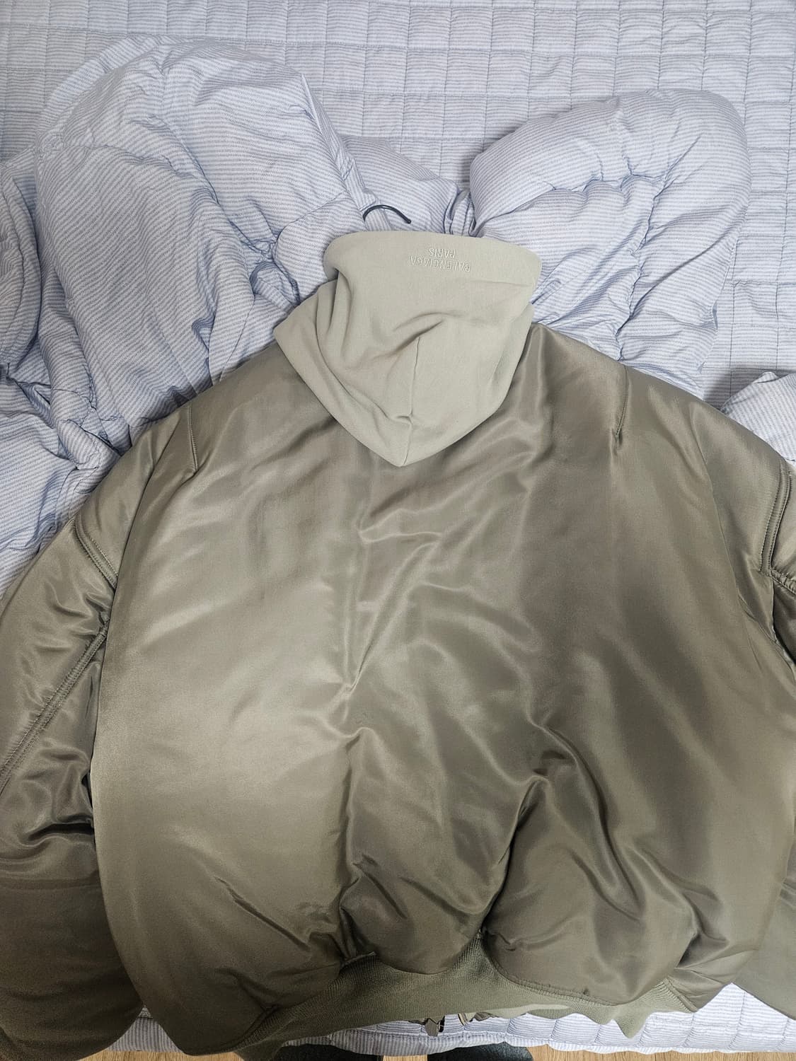 발렌시아가 파리 올인 봄버 베이지 팝니다 상품이미지5