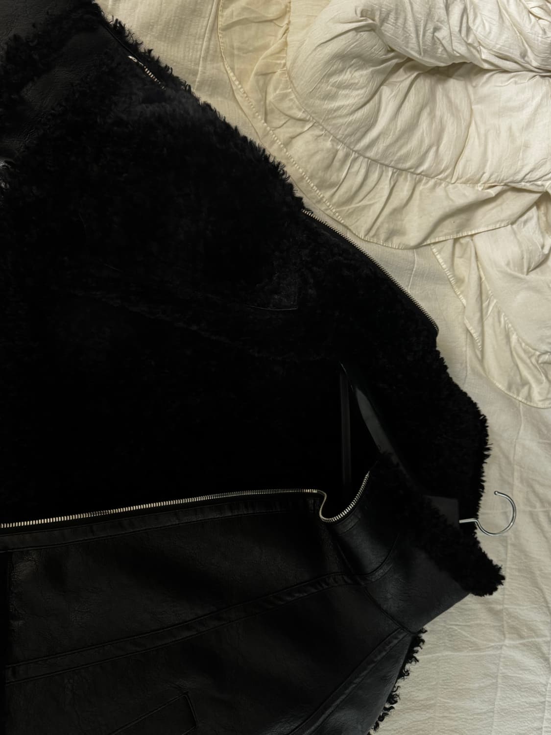 YUSE 블랙 무스탕 자켓 상품이미지2