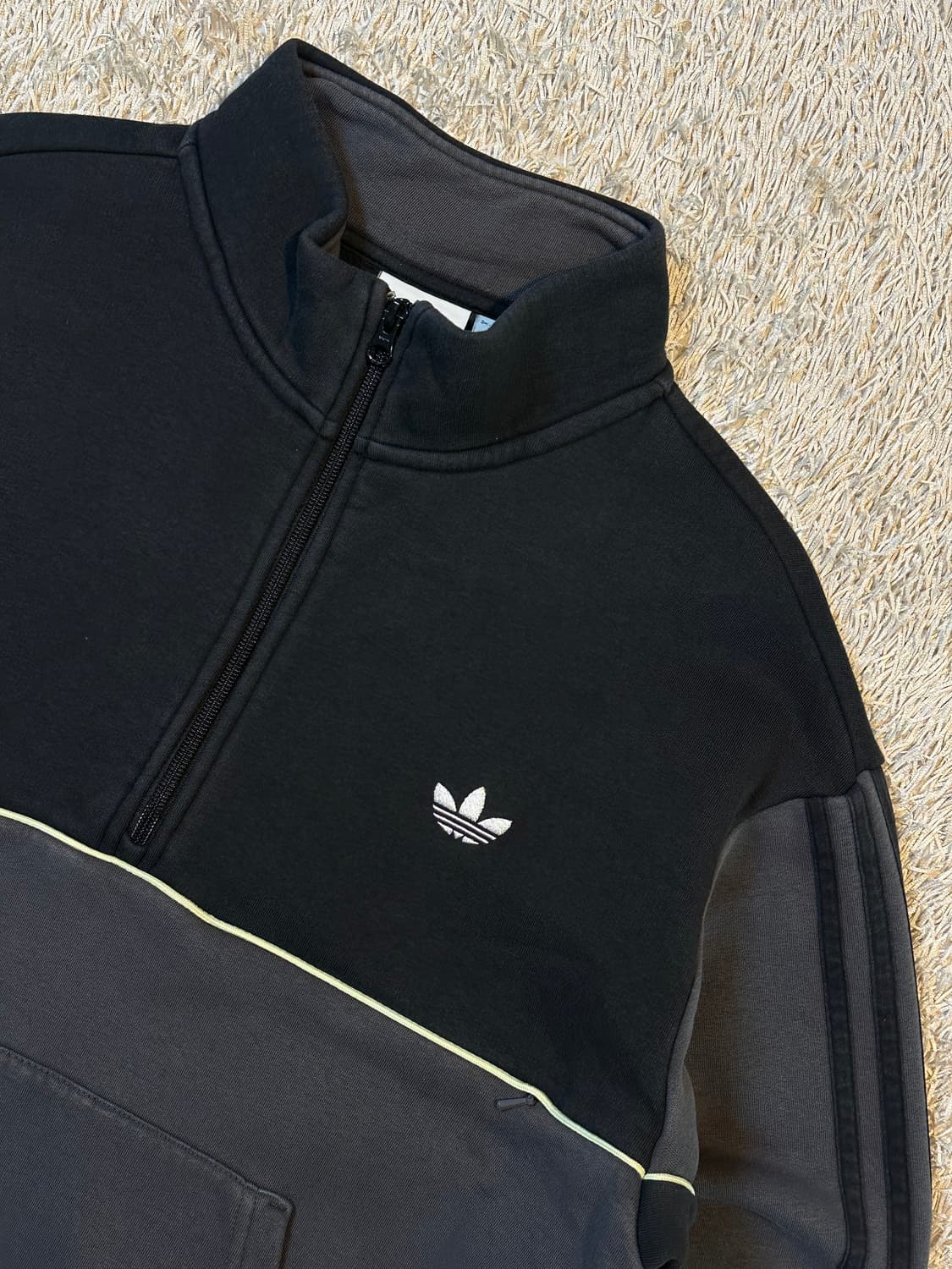 아디다스 ADIDAS 사이드라인 배색 하프 반집업 맨투맨 상품이미지2