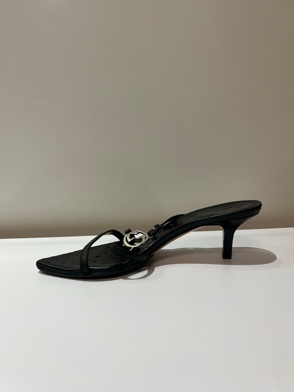 [정품] 구찌 빈티지 톰포드 아카이브 GG 로고 스트랩 샌들 상품이미지2