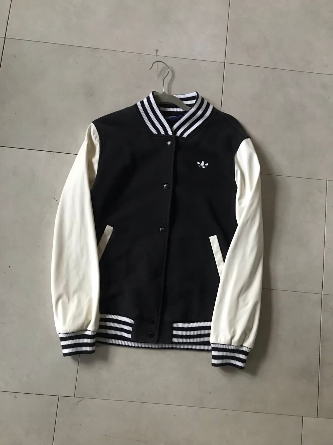 아디다스 검흰 바시티자켓 상품이미지7