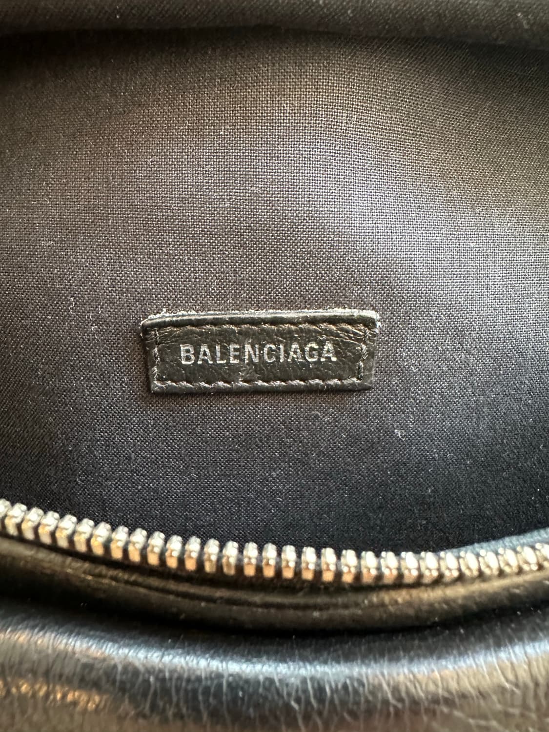 발렌시아가 에브리데이 카프스킨 벨트백 상품이미지3