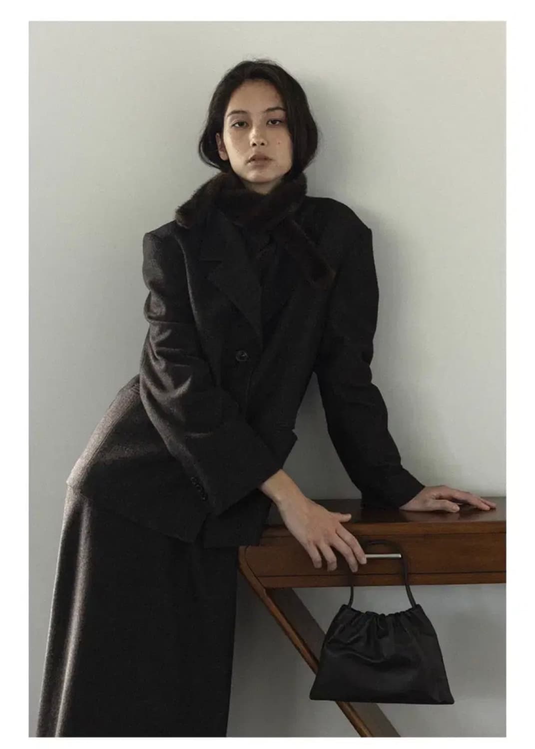 블랭크룸 우먼 BLANKROOM HER CLAM BAG _BROWN 상품이미지2