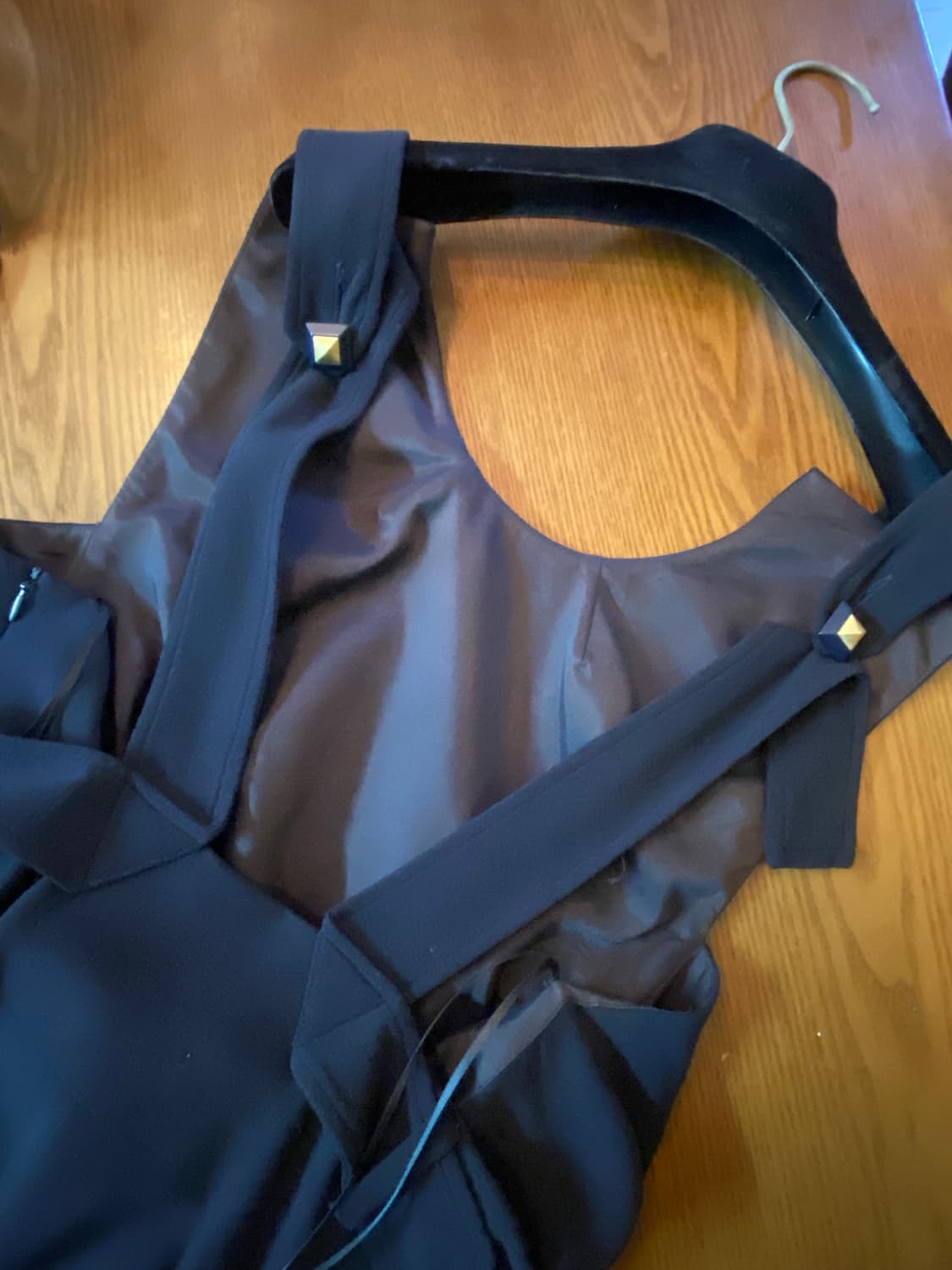 정품] 지방시(GIVENCHY) 골드 스터드 & 비대칭 언밸런스 미디 드 상품이미지2