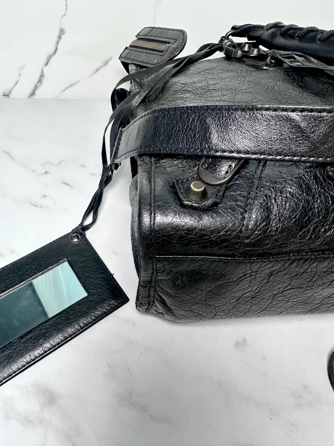 [A 정품] 발렌시아가 시티 모터백 미디움 블랙 상품이미지6