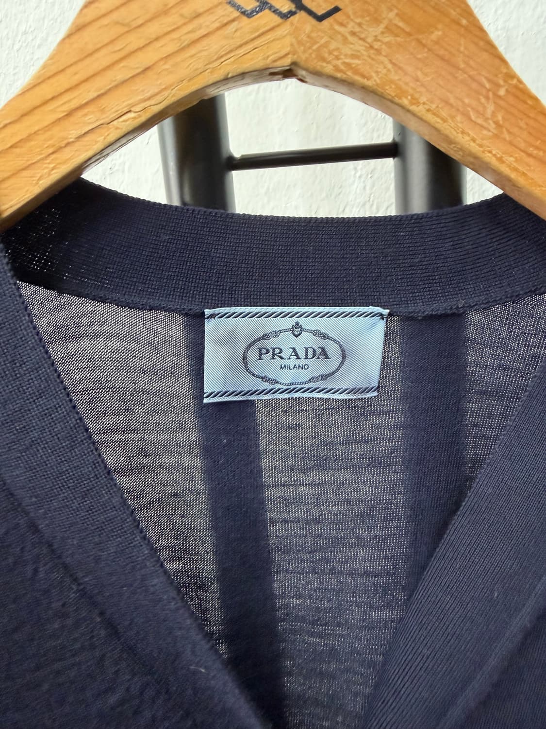 정품) 프라다 신형 루즈핏 네이비 가디건 40 상품이미지6