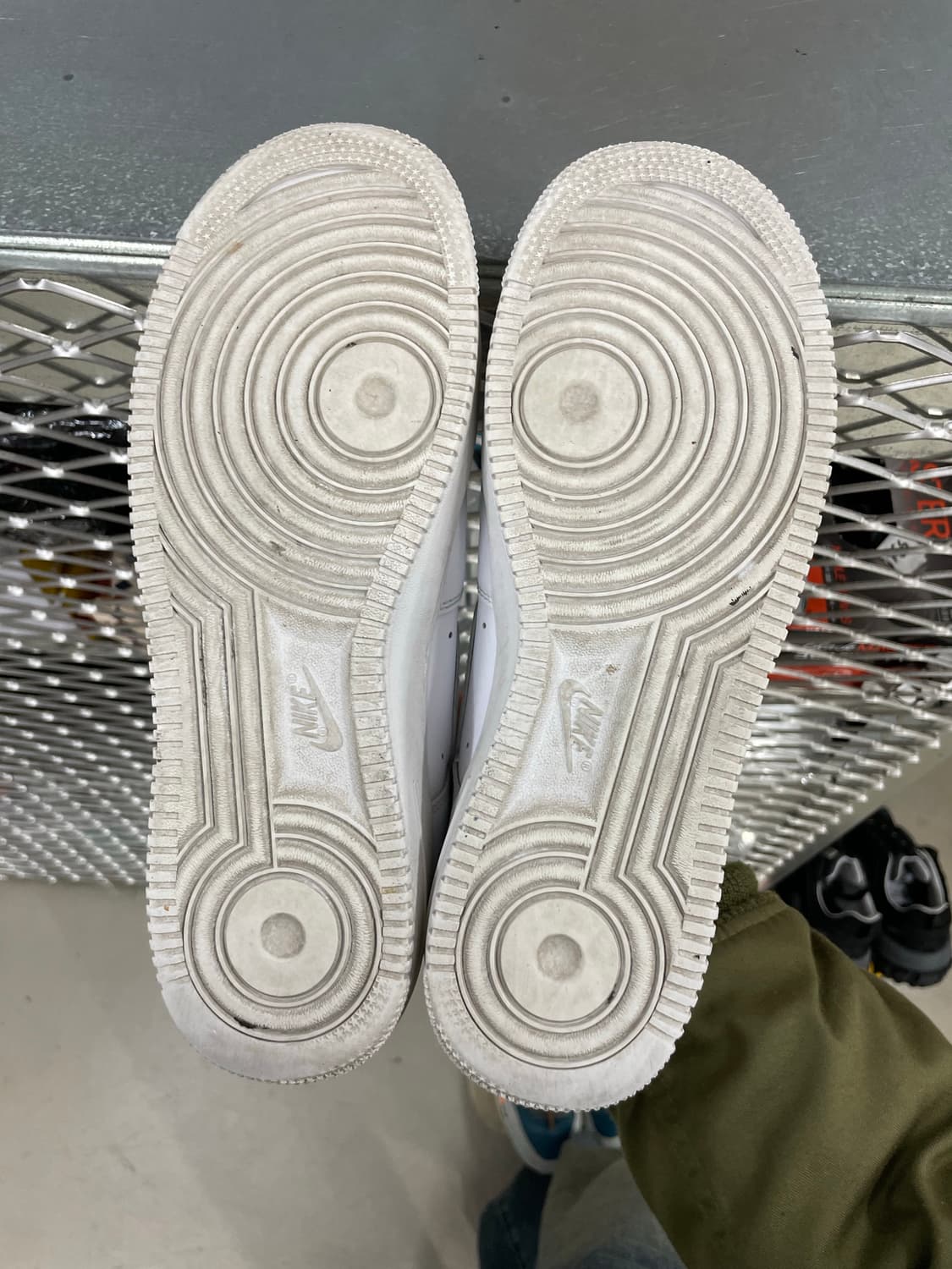 나이키 X 슈프림 에어포스 1 화이트 275 상품이미지6