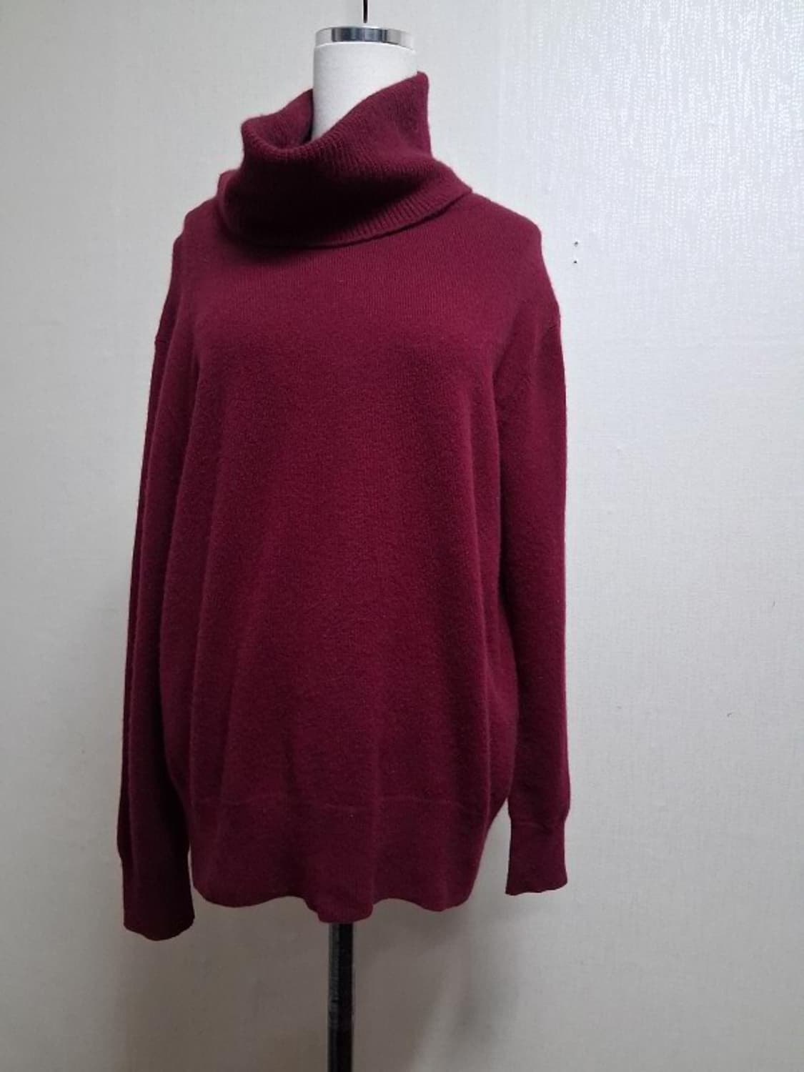 유니클로 100%퓨어 캐시미어 터들넥 폴라티 77 와인칼라 버건디
일본수 상품이미지1