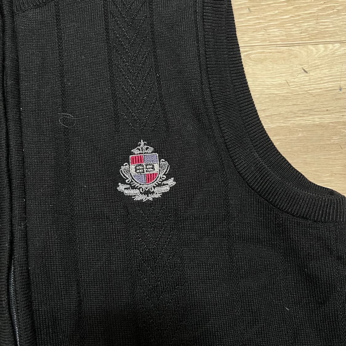 발렌시아가 자수로고 하이넥 방풍 니트집업 조끼 [블랙] 105 상품이미지4