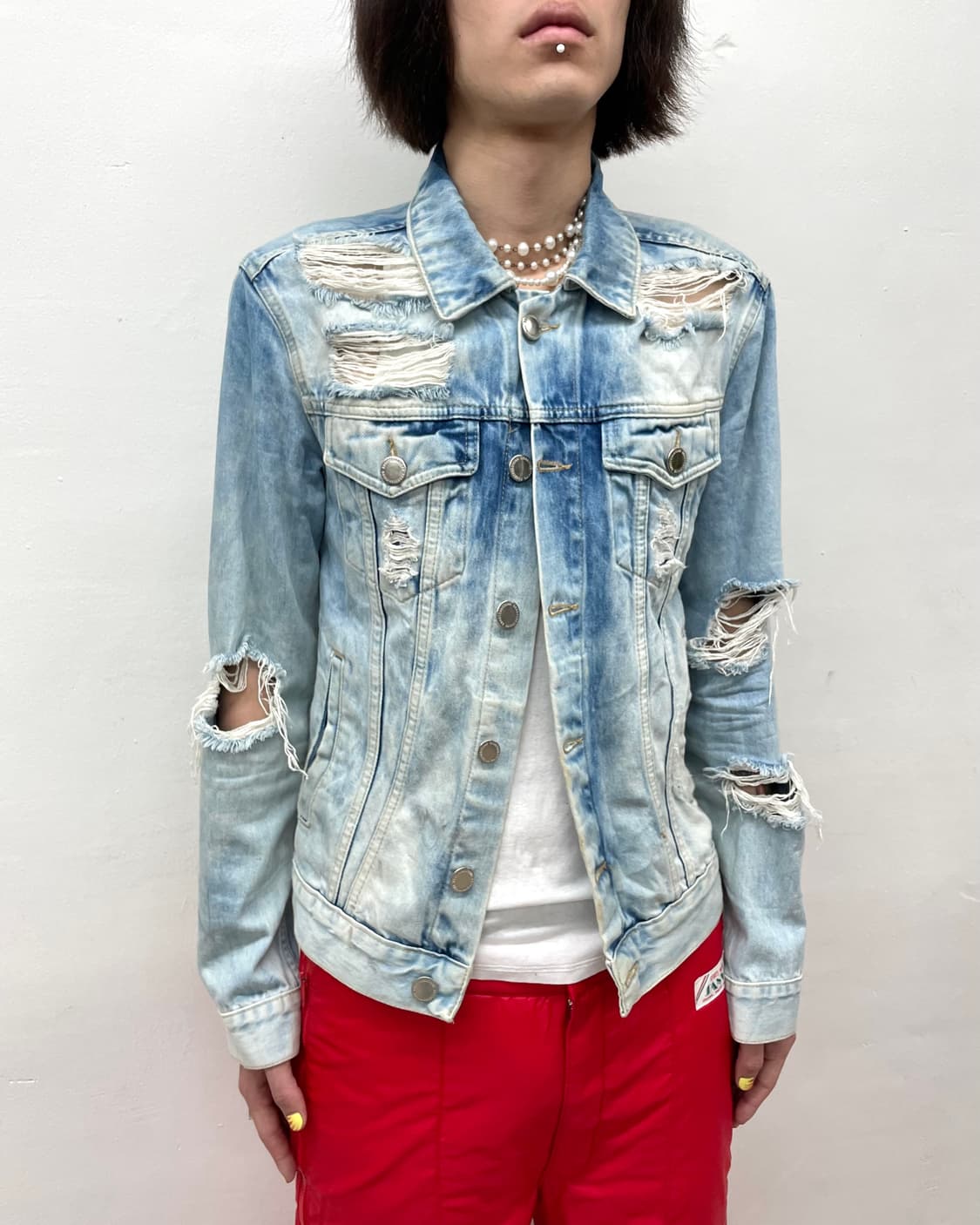  Distressed washed denim jacket 상품이미지3