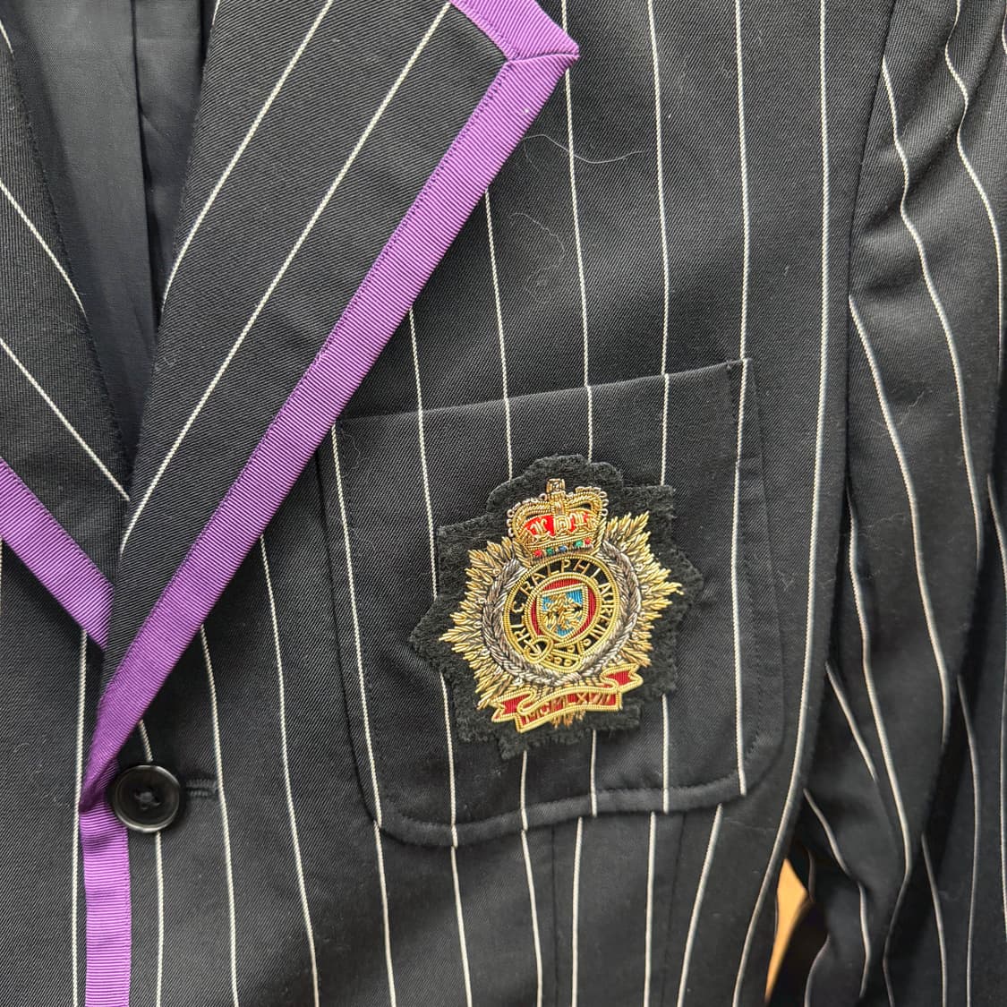 폴로 랄프로렌 울 테일러드 자켓 핀스트라이프 퍼플 파이핑 디테일 블랙 상품이미지6