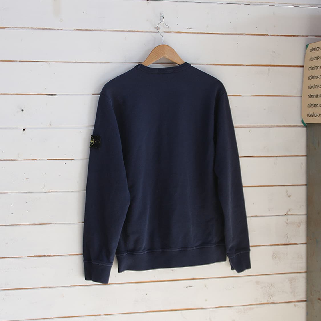 (착용컷) STONE ISLAND 와펜 맨투맨 (남성용 XL) 상품이미지3