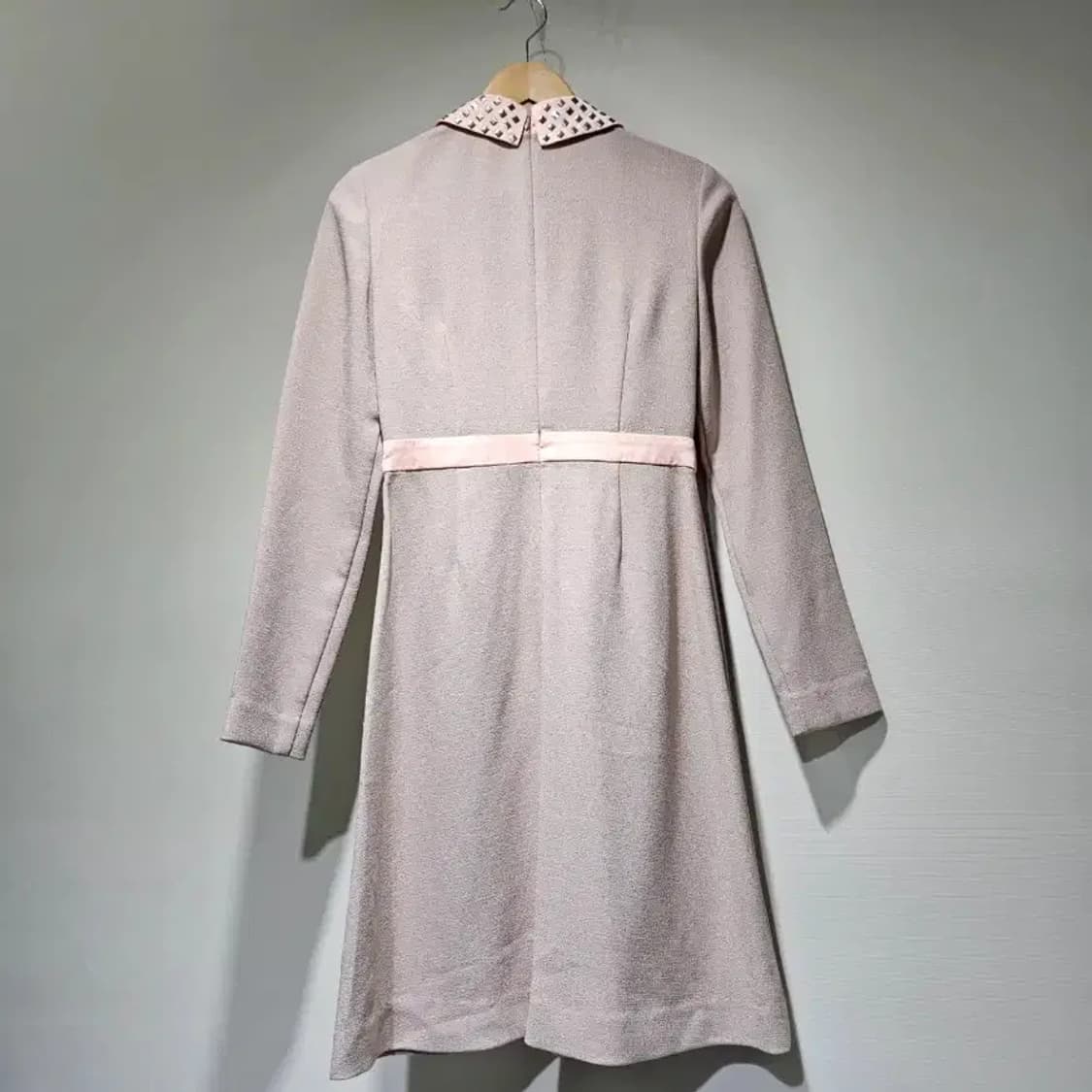 산드로 스터드 배색 카라 원피스 44반 상품이미지7