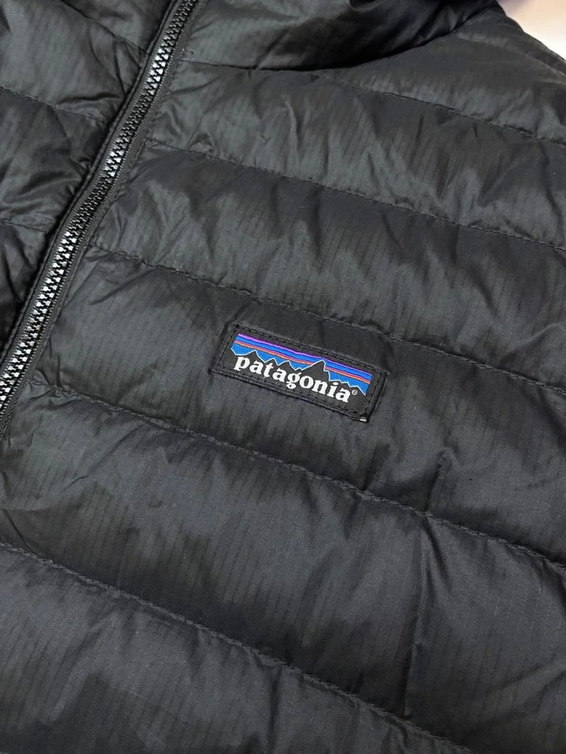 파타고니아 맨즈 구스 다운 경량 후드 패딩 PN5210 상품이미지4