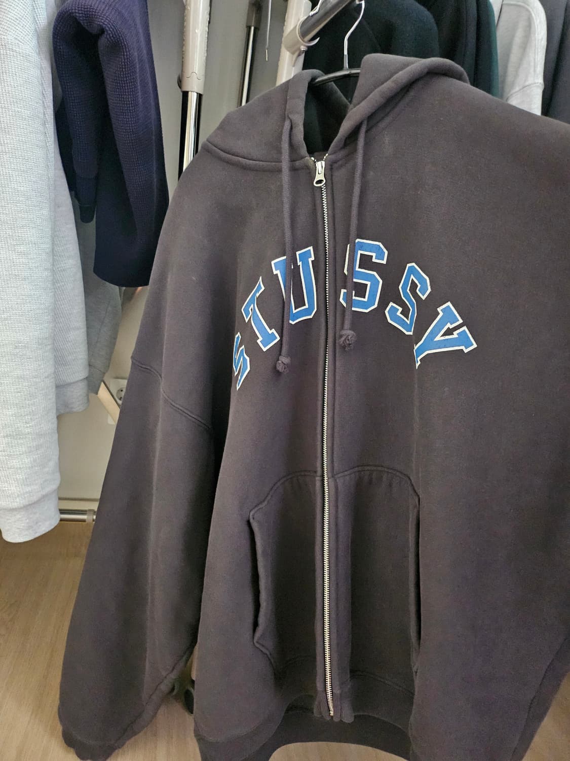 스투시 페이디드 그래픽 집 후드 워시드 블랙 상품이미지3