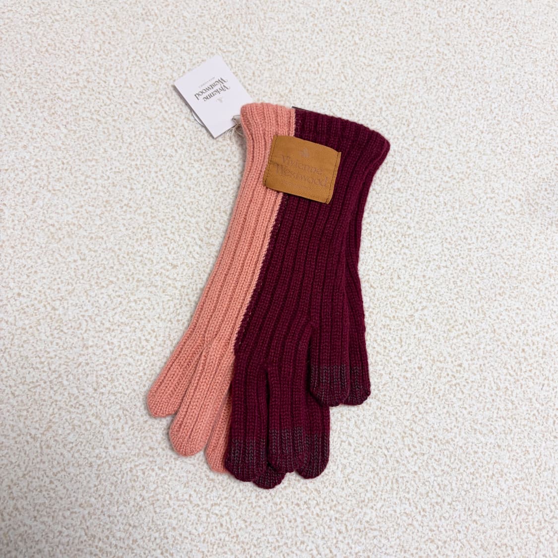 비비안웨스트우드 바이 컬러 니트 장갑 핑크 상품이미지1