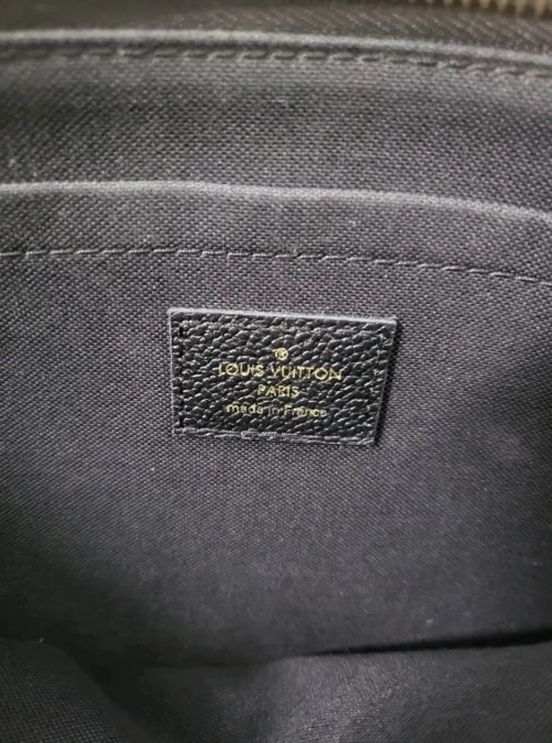 [정품] 루이비통 트리플 블랙 엠보싱 레더 클러치 풀구성품 상품이미지3