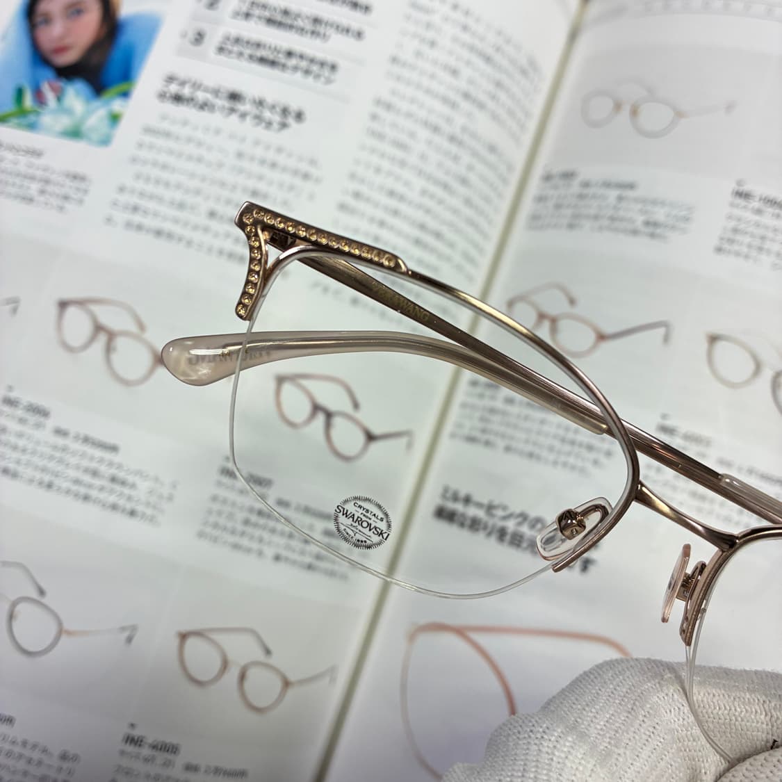 VERA WANG 베라왕 스와로브스키 골드 반무테 티타늄 안경 상품이미지3