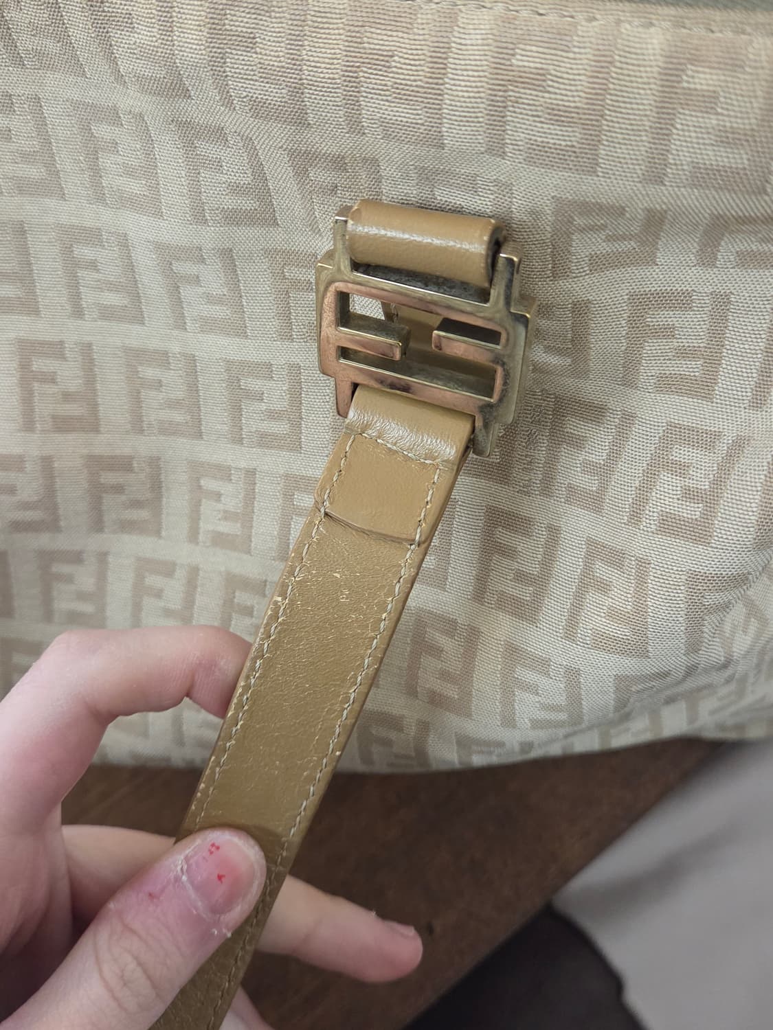 FENDI 펜디 주키노 레더 스트랩 숄더 백 상품이미지6