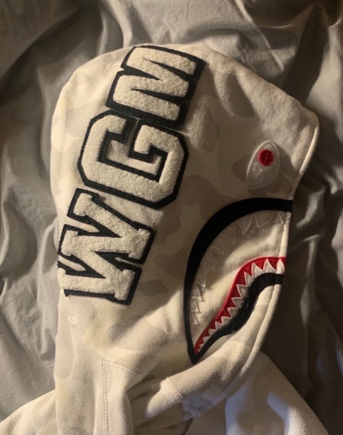 베이프 백계 화이트 반반 카모 샤크 야광 후드집업 m사이즈 상품이미지4