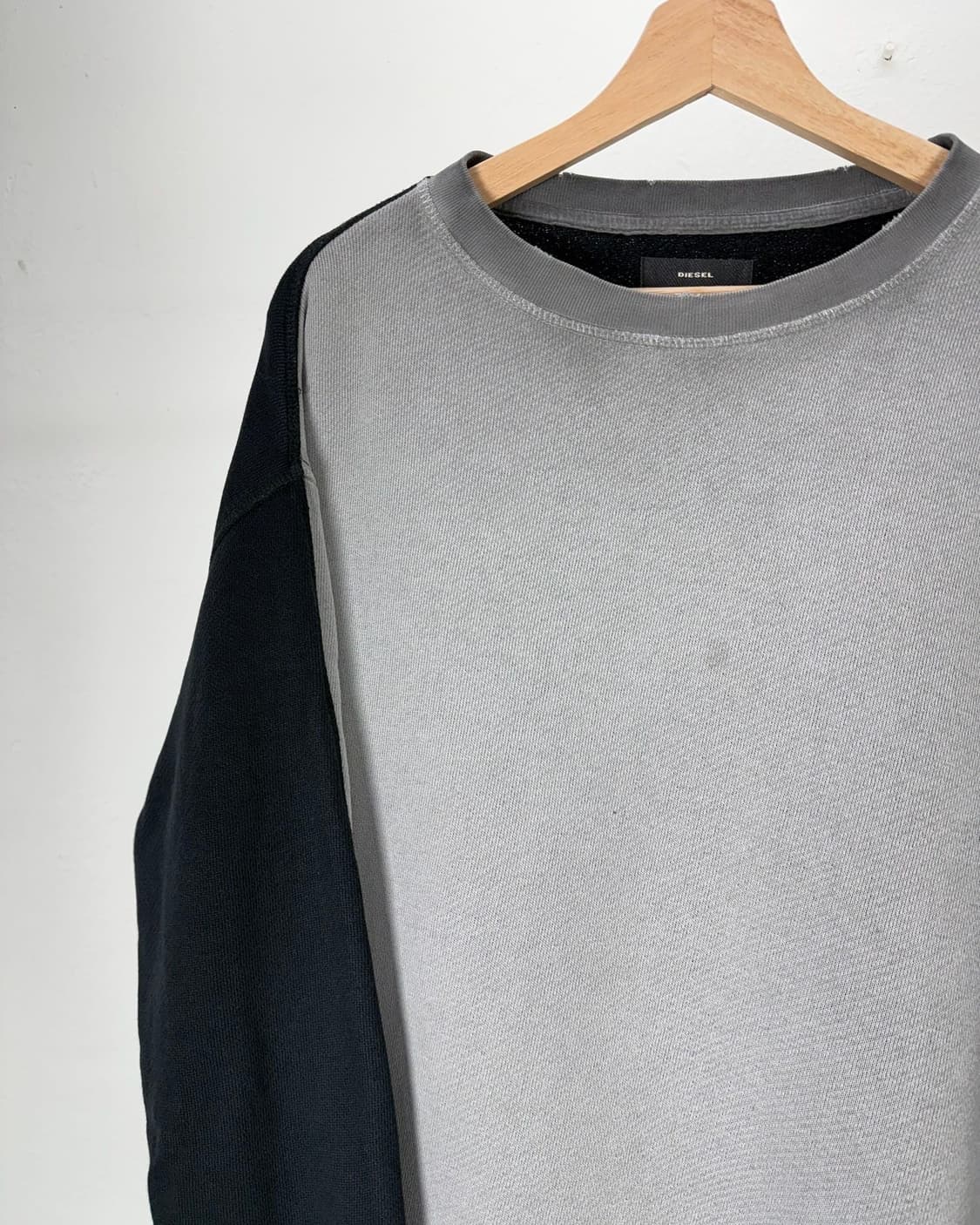 디젤 투톤 페이퍼 디스트레스드 크루넥 스웨트 셔츠 상품이미지2