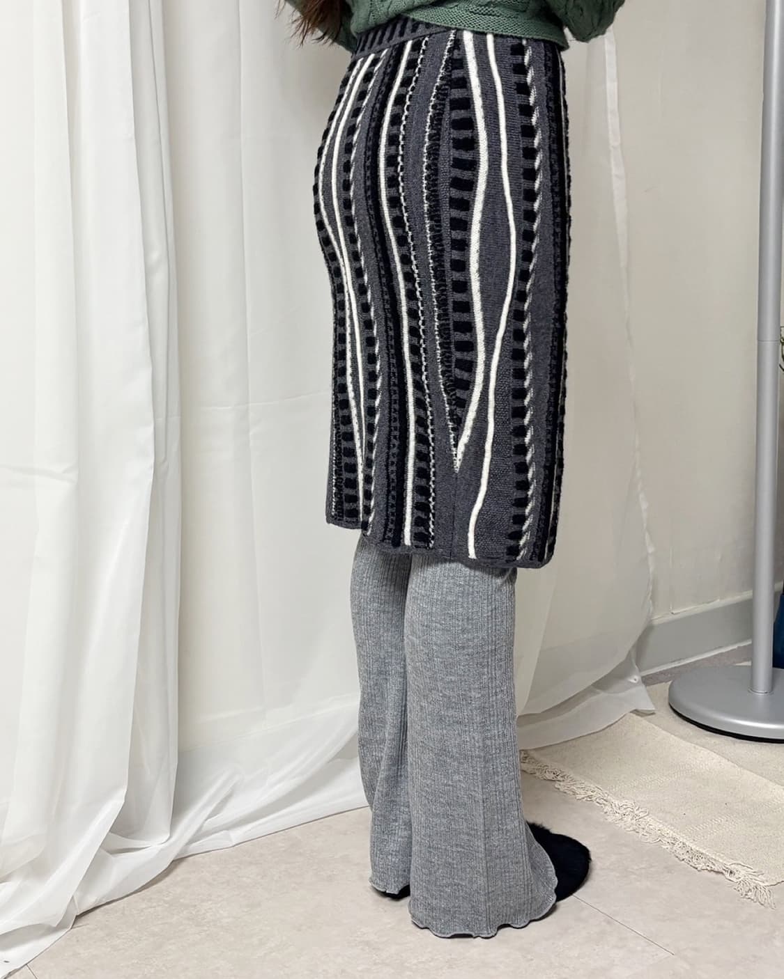 UNTITLED 불규칙한 패턴 니트 미디 스커트 상품이미지8