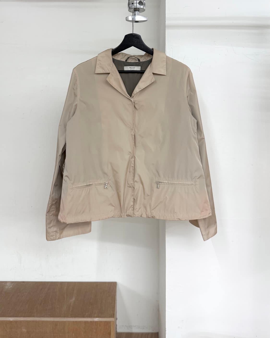 프라다 베이지 테크니컬 자켓 상품이미지1